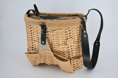 Handgeflochtener Korb zum Pflücken